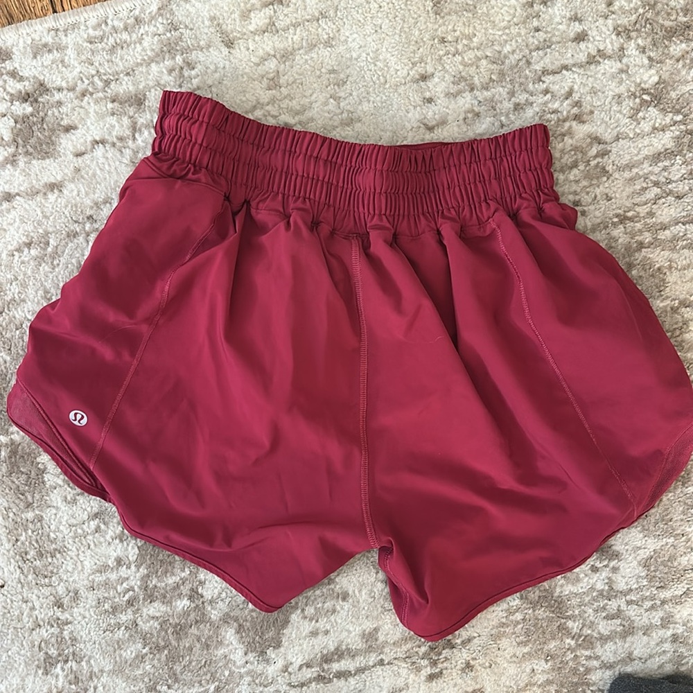 lululemon athletica Magenta Smoke Hotty Hot High-Rise Shorts 4" - Picture 3 of 3